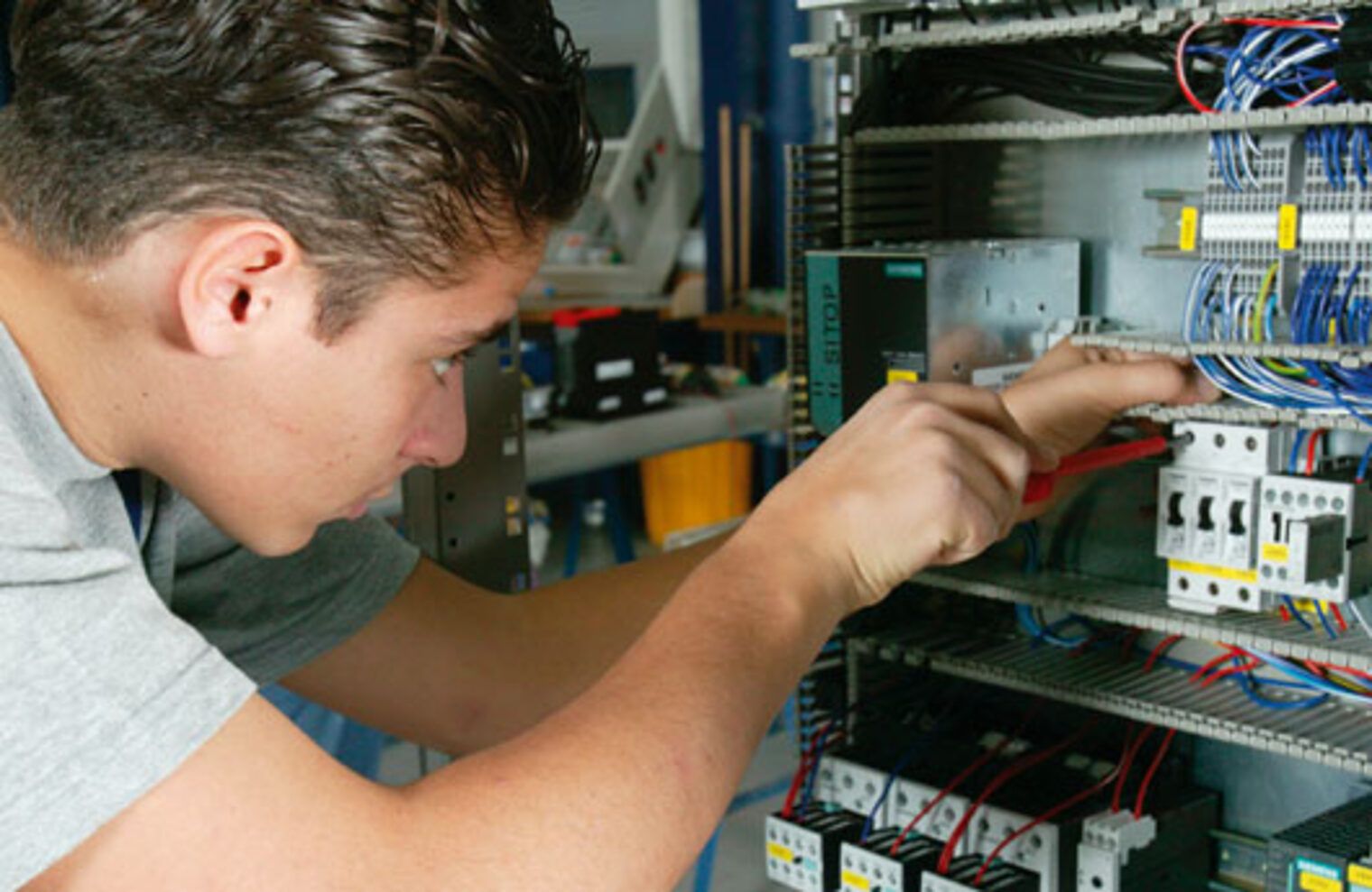 Elektroniker_Electrics Technician