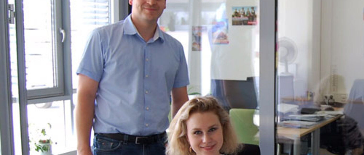 Foto: Der Leiter des Beratungs- und Servicecenters Jan Leyser und Julia Arkhipova.
