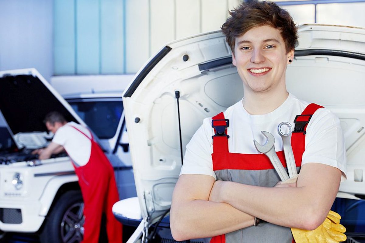 autowerkstatt, reparieren, servicearbeiten, Auszubildender, Lehrling, Lehre, Ausbildung, KFZ-Mechaniker, Handwerk, Mann, jung, Mensch, Kompetenz, Arbeiter, arbeit, arbeitsplatz, azubi, beruf, berufe, latzhose, business, handwerker, karriere, kompetenz, leistung, mitarbeiter, zustimmung, karriere, leistung, mitarbeiter, 20-25, paar, glücklich, zufrieden, bildung, berufsausbildung, bildungspolitik, schule, stolz, mechaniker, reifenservice, service, auto, werkstatt, monteur, mechaniker, werkzeug, autoservice, werkstattservice, kfz-service, kfz-werkstatt, inspektion, reparatur, tüv, diagnose, dienstleistung, kontrolle, tuning, pkw, personenwagen, arbeiten, arbeiter, check, fehlersuche, beruf, überprüfen, elektronik, chip tuning, arbeit, automechaniker, kfz, mann, motorhaube, motor, motorraum, motortuning, technik, wartung, ok, kfz-mechaniker, kundenzufriedenheit, zufrieden, autowerkstatt, reparieren, servicearbeiten, auszubildender, lehrling, lehre, ausbildung, kfz-mechaniker, handwerk, mann, jung, kompetenz, arbeiter, arbeit, arbeitsplatz, azubi, beruf, latzhose, business, karriere, leistung, mitarbeiter, zustimmung, 20-25, paar, glücklich, zufrieden, bildung, berufsausbildung, bildungspolitik, schule, stolz, mechaniker, reifenservice, service, auto, werkstatt, monteur, werkzeug, autoservice, werkstattservice, kfz-service, kfz-werkstatt, inspektion, reparatur, tüv, diagnose, dienstleistung, kontrolle, team