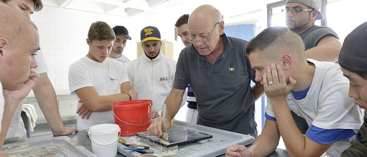 M¿nchen, DEU, 24.09.2013 In der Maler und Lackierer Innung f¿r M¿nchen Stadt und Land. Schlagwort(e): Ausbildung, Training, Handwerk Marketing, Handwerk, Trade, Innung, Lackierer, Maler, Schule, School