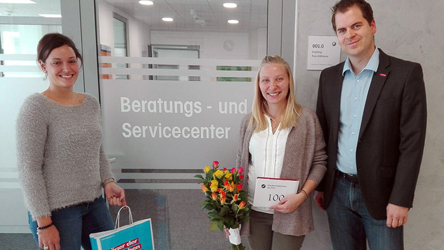 (v.l.): Nadja Müller, Anna Gicheru und Jan Leyser.