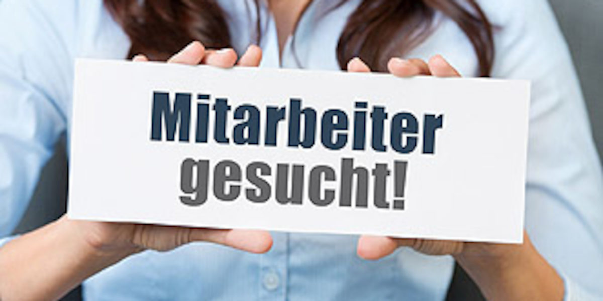 mitarbeiter gesucht Schlagwort(e): mitarbeiter, gesucht, job, angebot, personal, suche, kontakt, frau, schild, hand, halten, zeigen, stelle, stellenanzeige, anzeige, arbeitsmarkt, unternehmen, anstellung, einstellung, bewerbung, bewerben, hinweis, info, information, wand, stehen, stehend, hintergrund, grau, erwachsen, weiblich, person, mensch, lächelnd, lächeln, selbstsicher, 20-30, mitarbeiter, gesucht, job, angebot, personal, suche, kontakt, frau, schild, hand, halten, zeigen, stelle, stellenanzeige, anzeige, arbeitsmarkt, unternehmen, anstellung, einstellung, bewerbung, bewerben, hinweis, info, information, wand, stehen, stehend, hintergrund, grau, erwachsen, weiblich, person, mensch, lächelnd, lächeln, selbstsicher, 20-30