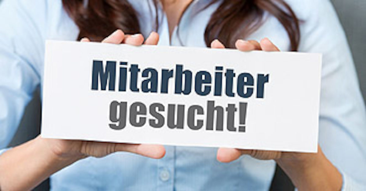 mitarbeiter gesucht Schlagwort(e): mitarbeiter, gesucht, job, angebot, personal, suche, kontakt, frau, schild, hand, halten, zeigen, stelle, stellenanzeige, anzeige, arbeitsmarkt, unternehmen, anstellung, einstellung, bewerbung, bewerben, hinweis, info, information, wand, stehen, stehend, hintergrund, grau, erwachsen, weiblich, person, mensch, lächelnd, lächeln, selbstsicher, 20-30, mitarbeiter, gesucht, job, angebot, personal, suche, kontakt, frau, schild, hand, halten, zeigen, stelle, stellenanzeige, anzeige, arbeitsmarkt, unternehmen, anstellung, einstellung, bewerbung, bewerben, hinweis, info, information, wand, stehen, stehend, hintergrund, grau, erwachsen, weiblich, person, mensch, lächelnd, lächeln, selbstsicher, 20-30