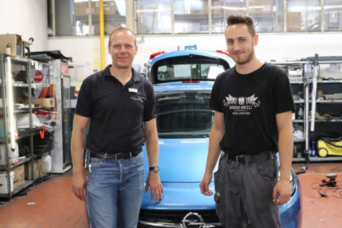 Vom Hörsaal ins Handwerk - Auto Hübner