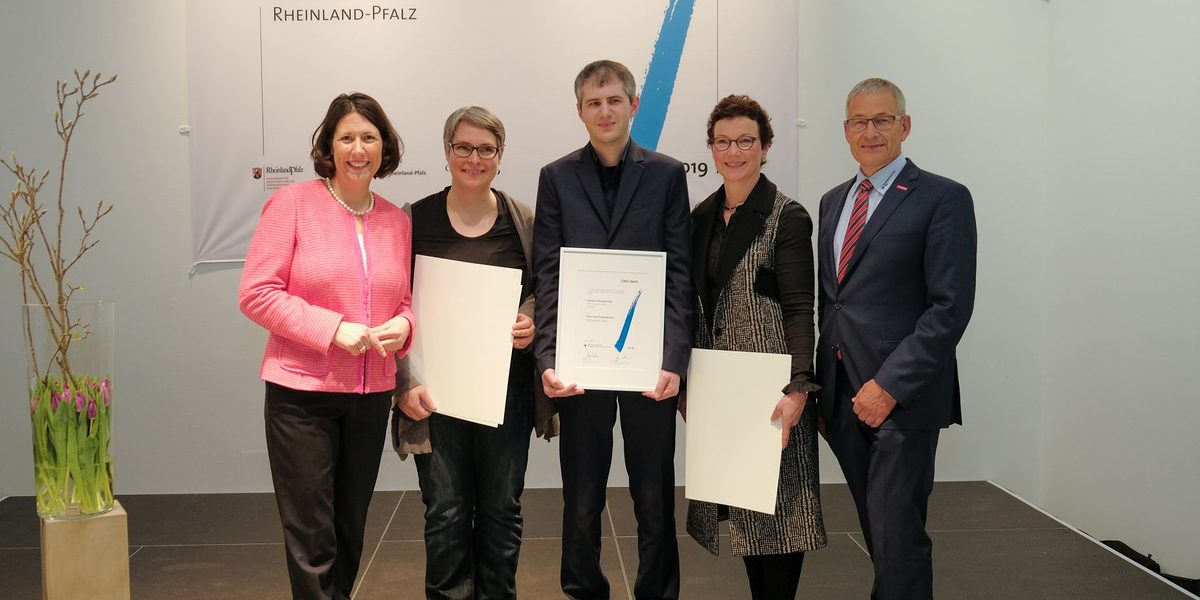 v.l.n.r.: Daniela Schmitt (Staatssekretärin), Monika Nickel-Stein, Frank Schumacher, Stefanie Wiebelhaus, Rudi Müller (Präsident HWK Trier) v.l.n.r.: Daniela Schmitt (Staatssekretärin), Monika Nickel-Stein, Frank Schumacher, Stefanie Wiebelhaus, Rudi Müller (Präsident HWK Trier)