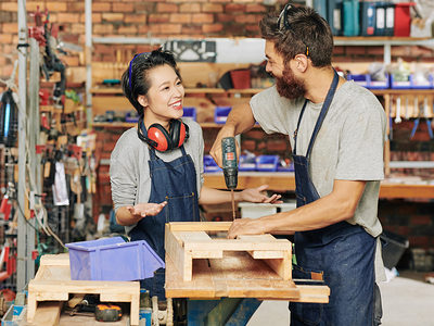 Smiling female carpenter talking to her coworker drilling screws when making wooden drawer Schlagwort(e): Men, Working, People, Occupation, Workshop, Create, Industry, Carpenter, Manual Worker, Male, Female, Box, Standing, Smiling, Skill, Teamwork, Young Adult, Small Business, Caucasian Ethnicity, Wireless Building - Activity, Manufacturing, Carpentry, Craftsperson, Expertise, onstruction Worker, Young Men, Craft, Happiness, Place of Work, Confidence, Equipment, Wood - Material, Work Tool, Coworker, Professional Occupation, Women, Factory, Creativity, Designl, woman, woodwork, job, assembling, drawer, stand, apprentice, helping, positive, Asian, Vietnamese, men, working, people, occupation, workshop, create, industry, carpenter, manual worker, male, female, box, standing, smiling, skill, teamwork, young adult, small business, caucasian ethnicity, wireless building - activity, manufacturing, carpentry, craftsperson, expertise, onstruction worker, young men, craft, happiness, place of work, confidence, equipment, wood - material, work tool, coworker, professional occupation, women, factory, creativity, designl, woman, woodwork, job, assembling, drawer, stand, apprentice, helping, positive, asian, vietnamese