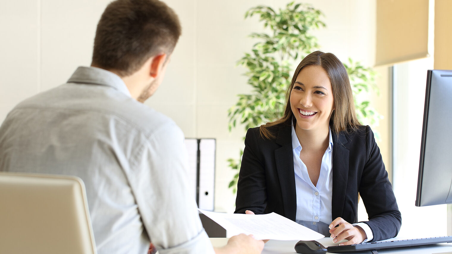 Guy giving a curriculum vitae to his interviewer in a job interview Schlagwort(e): curriculum, interview, resume, boss, manager, giving, good, information, department, employee, meeting, office, woman, listening, customer, conversation, client, feedback, document, report, executive, talking, business, job, salesman, skills, leader, personal, attendance, asking, appointment, employ, employment, hire, corporate, worker, communicating, insurance, man, businessman, assistance, people, trade, smiling, communication, service, dealer, counseling, speaking, talk