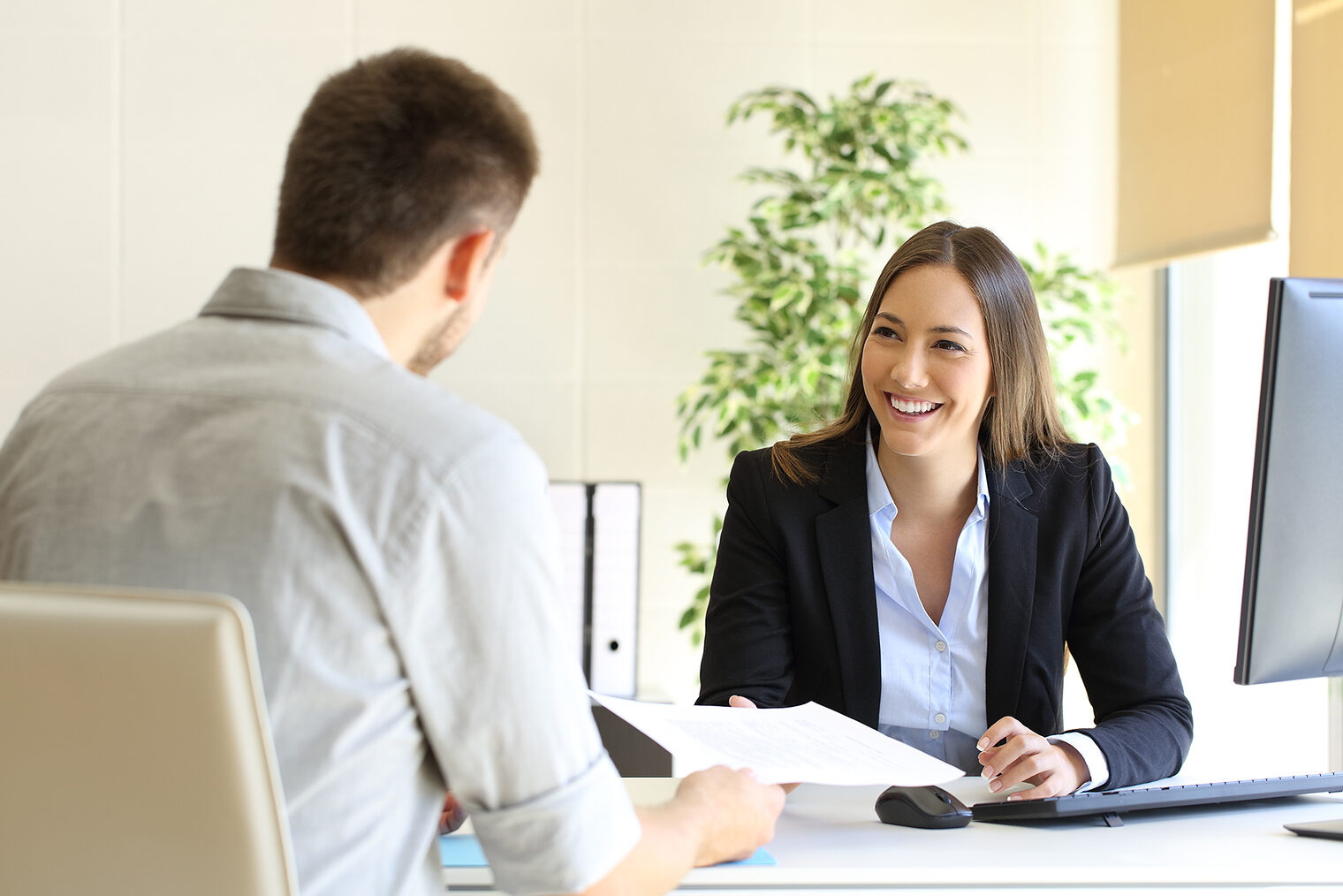 Guy giving a curriculum vitae to his interviewer in a job interview Schlagwort(e): curriculum, interview, resume, boss, manager, giving, good, information, department, employee, meeting, office, woman, listening, customer, conversation, client, feedback, document, report, executive, talking, business, job, salesman, skills, leader, personal, attendance, asking, appointment, employ, employment, hire, corporate, worker, communicating, insurance, man, businessman, assistance, people, trade, smiling, communication, service, dealer, counseling, speaking, talk