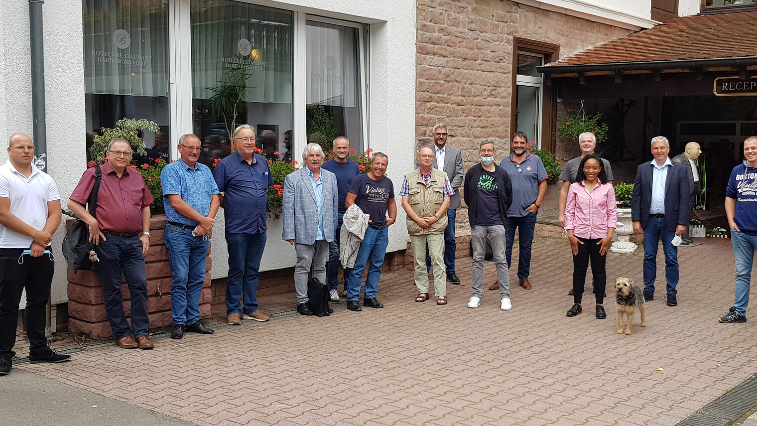 Teilnehmer des PerSe-Arbeitstreffens vor der Tagungsstätte