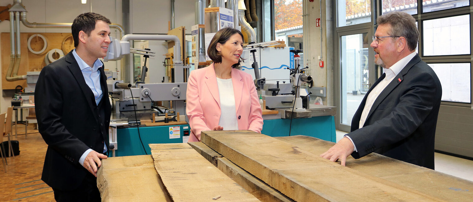 Werkstattgespräch_Ministerin Schmitt_Tischlerwerkstatt