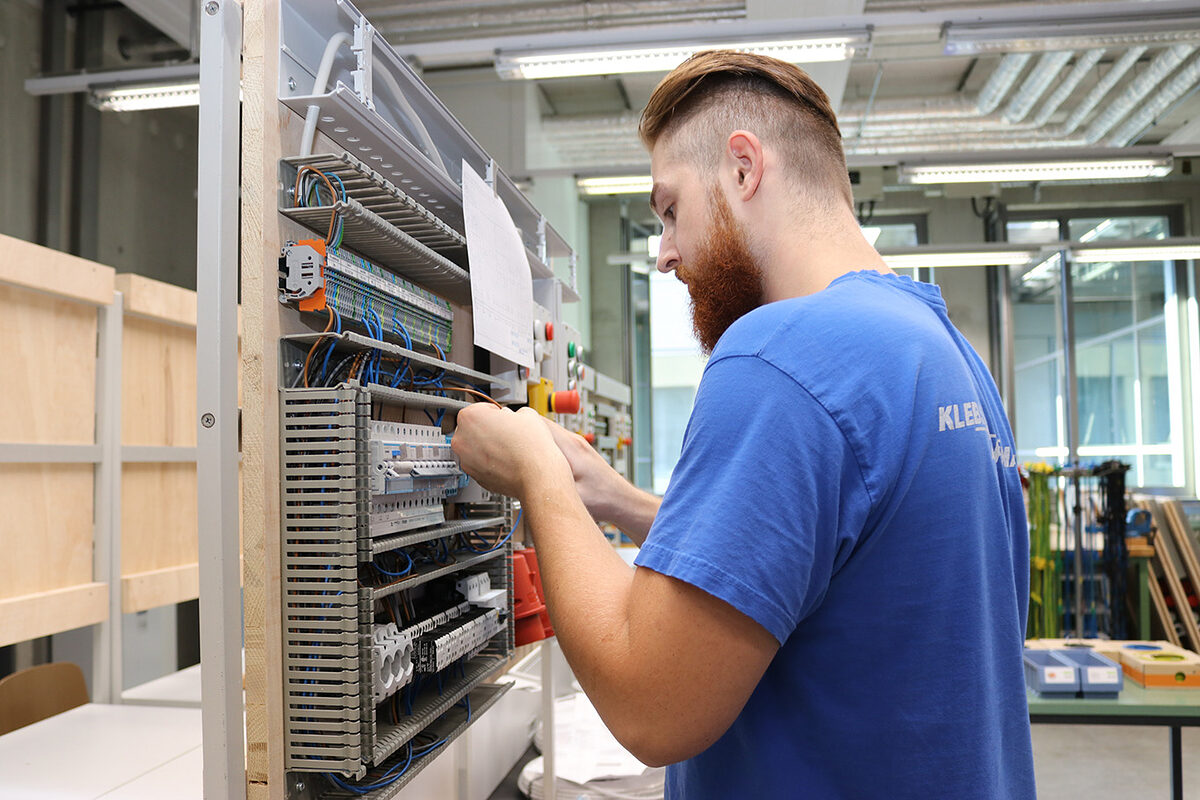 Kammerentscheid der Elektroniker - Berufs- und Technologiezentrum Kaiserslautern - 18.09.2021 Kammerentscheid der Elektroniker - Berufs- und Technologiezentrum Kaiserslautern - 18.09.2021
