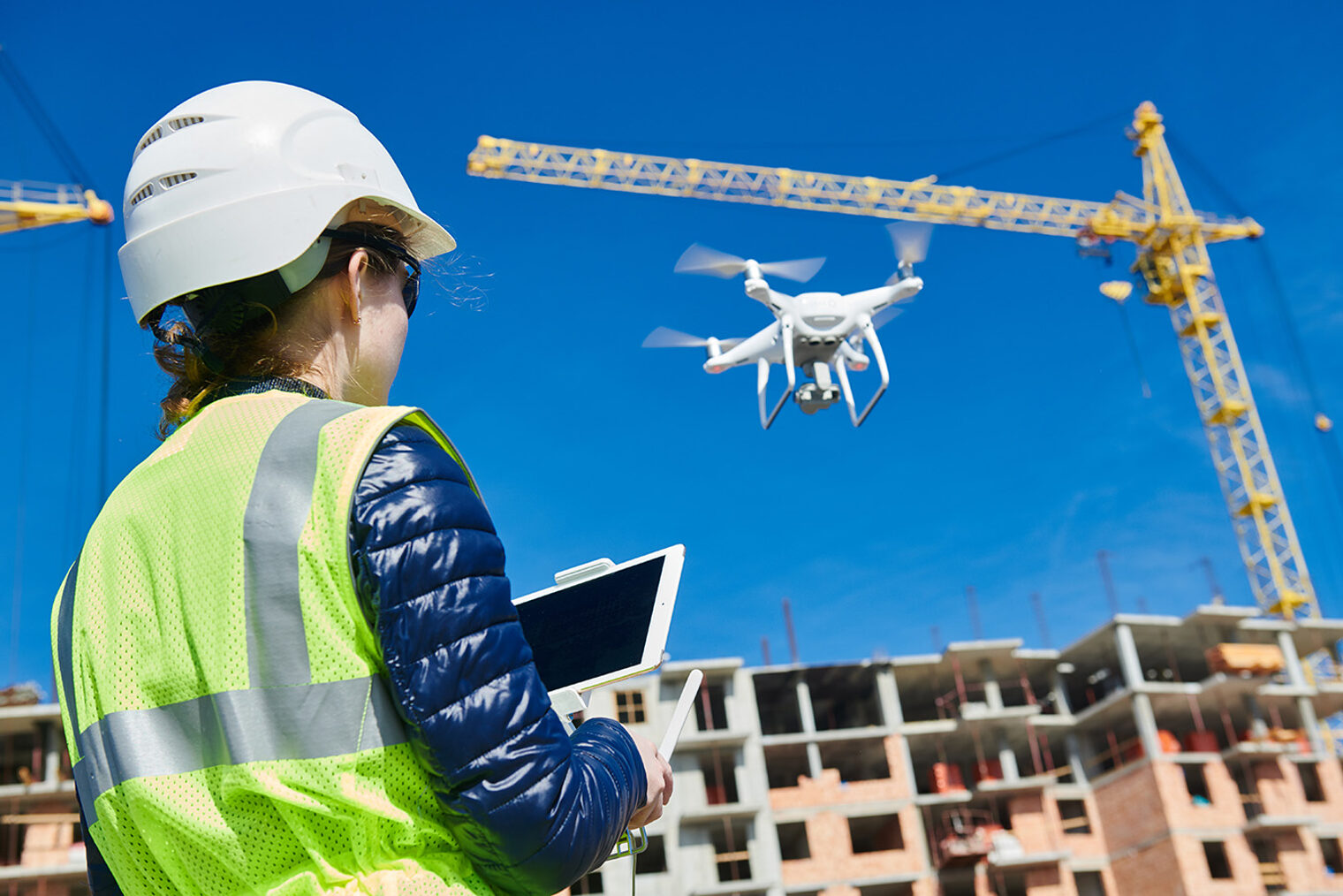 Construction female worker piloting drone at building site. video surveillance or industrial inspection Schlagwort(e): drone, worker, woman, engineer, industrial, video, surveillance, property, spy, flying, protection, monitoring, piloting, spying, inspection, construction site, control, technology, real estate, pilotage, pilot, operating, operator, aerial, safety, uav, delivery, fly, remote control, digital, vehicle, security, discovery, aero, helicopter, airplane, motion, aircraft, unmanned, camera, flight, photography, survey, sky, filming, videography, copter, girl, drone, worker, woman, engineer, industrial, video, surveillance, property, spy, flying, protection, monitoring, piloting, spying, inspection, construction site, control, technology, real estate, pilotage, pilot, operating, operator, aerial, safety, uav, delivery, fly, remote control, digital, vehicle, security, discovery, aero, helicopter, airplane, motion, aircraft, unmanned, camera, flight, photography, survey, sky, filming, videography, copter, girl