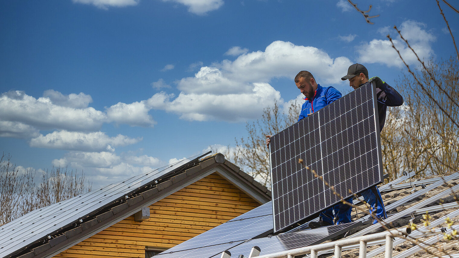 Installing solar photovoltaic panel system. Solar panel technician installing solar panels on roof. Alternative energy ecological concept. Schlagwort(e): solar, cell, photovoltaic, installation, rail, roof, renewable, bavaria, worker, power optimizer, construction, cells, electric, adjustment, team, alternative, array, ecological, ecology, efficiency, electrical, electrician, electricity, energetic, energy, environmental, house, install, installing, male, man, mounting, panel, person, power, rays, real estate, renovation, residential, roofer, rooftop, services, solar mount, sun, sunlight, supply, support structure, technician, technology, work