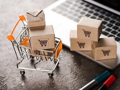 selective focus of toy shopping cart with small carton boxes near laptop, e-commerce concept Schlagwort(e): table,green,red,computer,nobody,small,retail,business,market,car, table, green, red, computer, nobody, small, retail, business, market, cardboard, carton, wooden, connection, technology, toy, packages, communication, wireless, laptop, internet, boxes, wood, web, delivery, online, marketing, gadget, purchase, e-commerce, copy space, shopping cart, selective focus, studio shot, no people, shopping trolley, online shopping, electronic commerce, marker pens, digital device