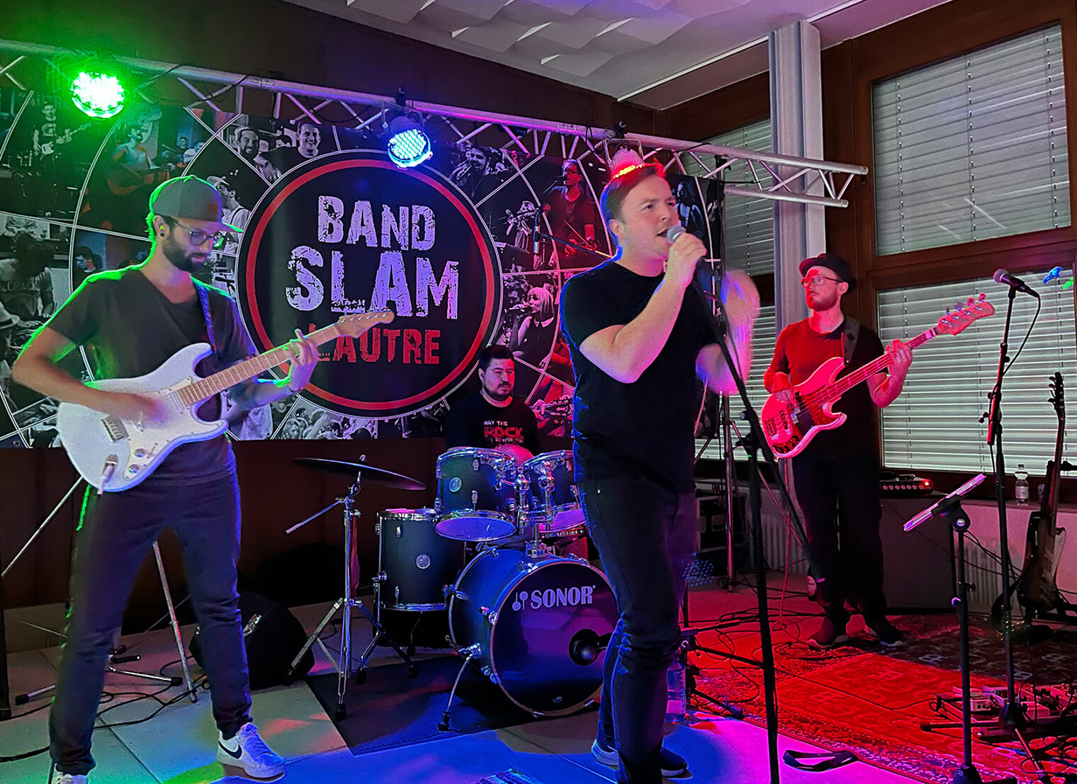 Die Band "LIO" rockte beim Band Slam im Pfalzsaal die Bühne.