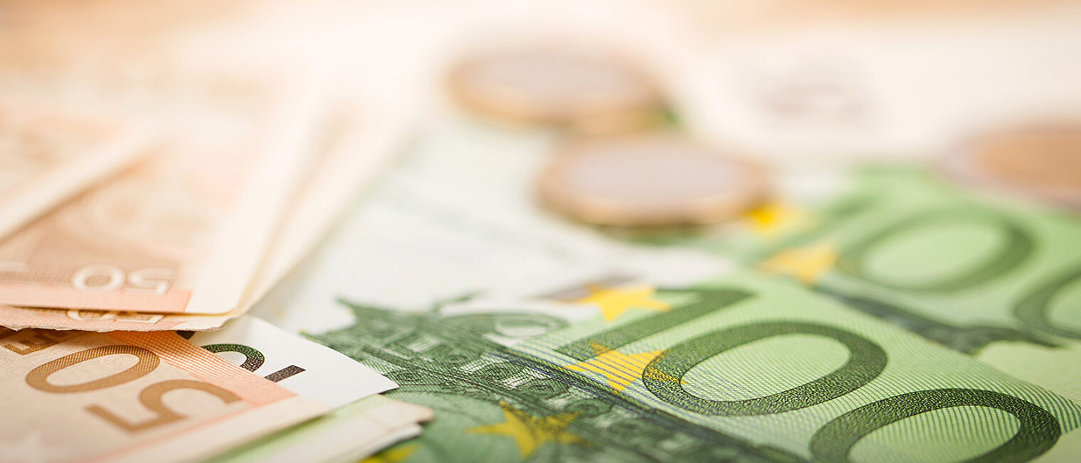 denaro, euro, economia, acquistare, banca, banconota, benessere, biglietto, budget, business, concetto, conto copertura, costo, crescita, europa, europea, finanza, finanziamento, interesse, investimenti, mercato, moneta, paghe, pila, spendere, spese, successo, tasso, valua, vendita, 100, 50, contante, crisi, investire, contabilità, fortuna