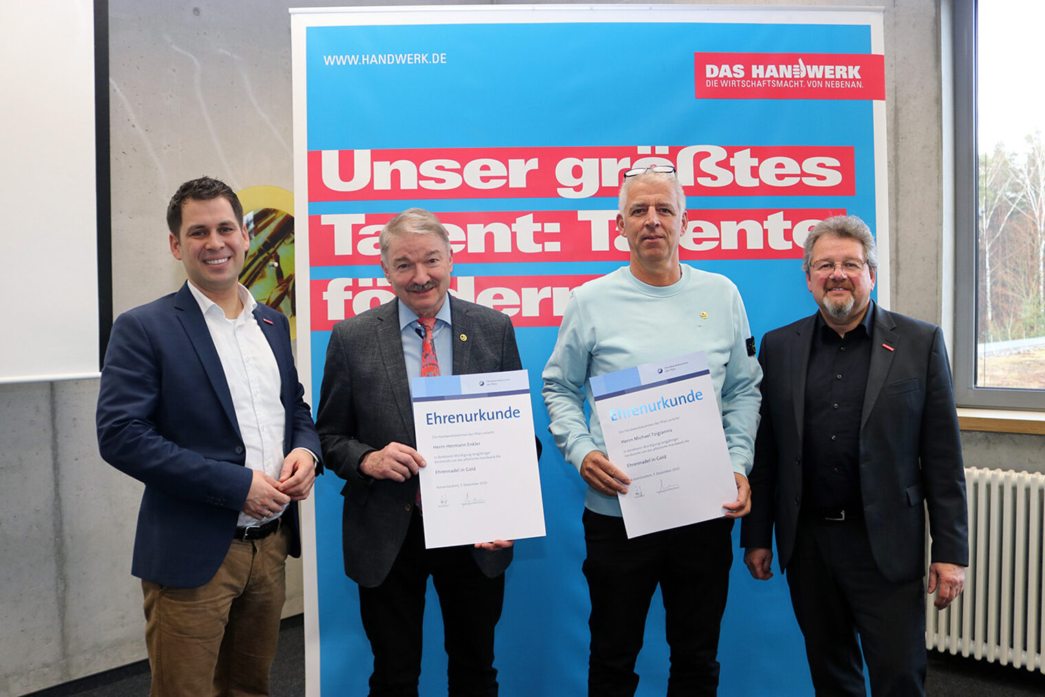 Ehrungen; v.l.: Dr. Till Mischler, Hermann Enkler, Michael Tzigiannis, Dirk Fischer