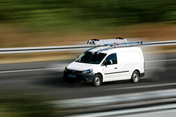 mobiler kundenservice, dachdecker, techniker, mobiler service, hausmeister, kastenwagen, kundenservice, kundenbetreuung, kundendienst, mobil, leiter, reparatur, reparaturservice, caddy, golf, lieferwagen, kleinlaster, straße, volkswagen, golf caddy, dienstleister, lieferfahrzeug, liefern, kleintransporter, express, handwerk, fahrt, transport, service, vw, firmenwagen, firmenfahrzeug, express service, autobahn, handwerker, kleinbetrieb, silber, dienstleistung, pkw, auto, technik, service dienst, technischer service, technischer dienst, mobiler dienst, hausdienst, handwerk dienstleistungen, service fahren, fahren
