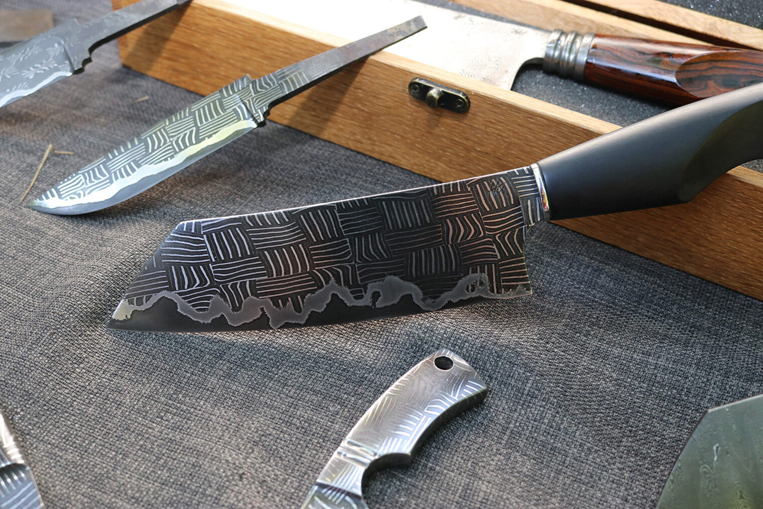 Handgeschmiedete Messer, Damastschmuck und Damaststähle Uwe Heieck, Kindsbach