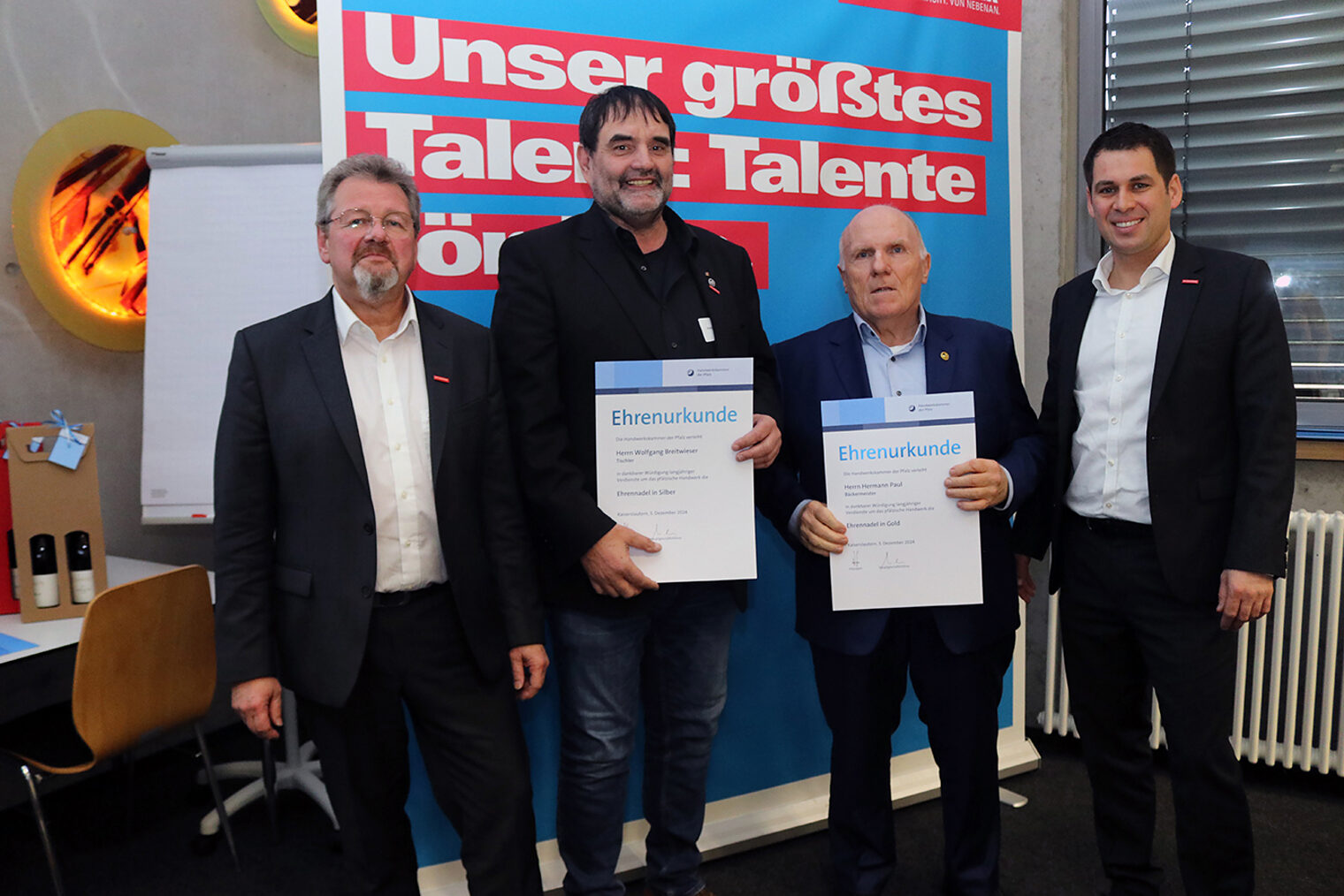 v. l. Handwerkskammerpräsident Dirk Fischer, Wolfgang Breitwieser, Hermann Paul, Hauptgeschäftsführer Dr. Till Mischler